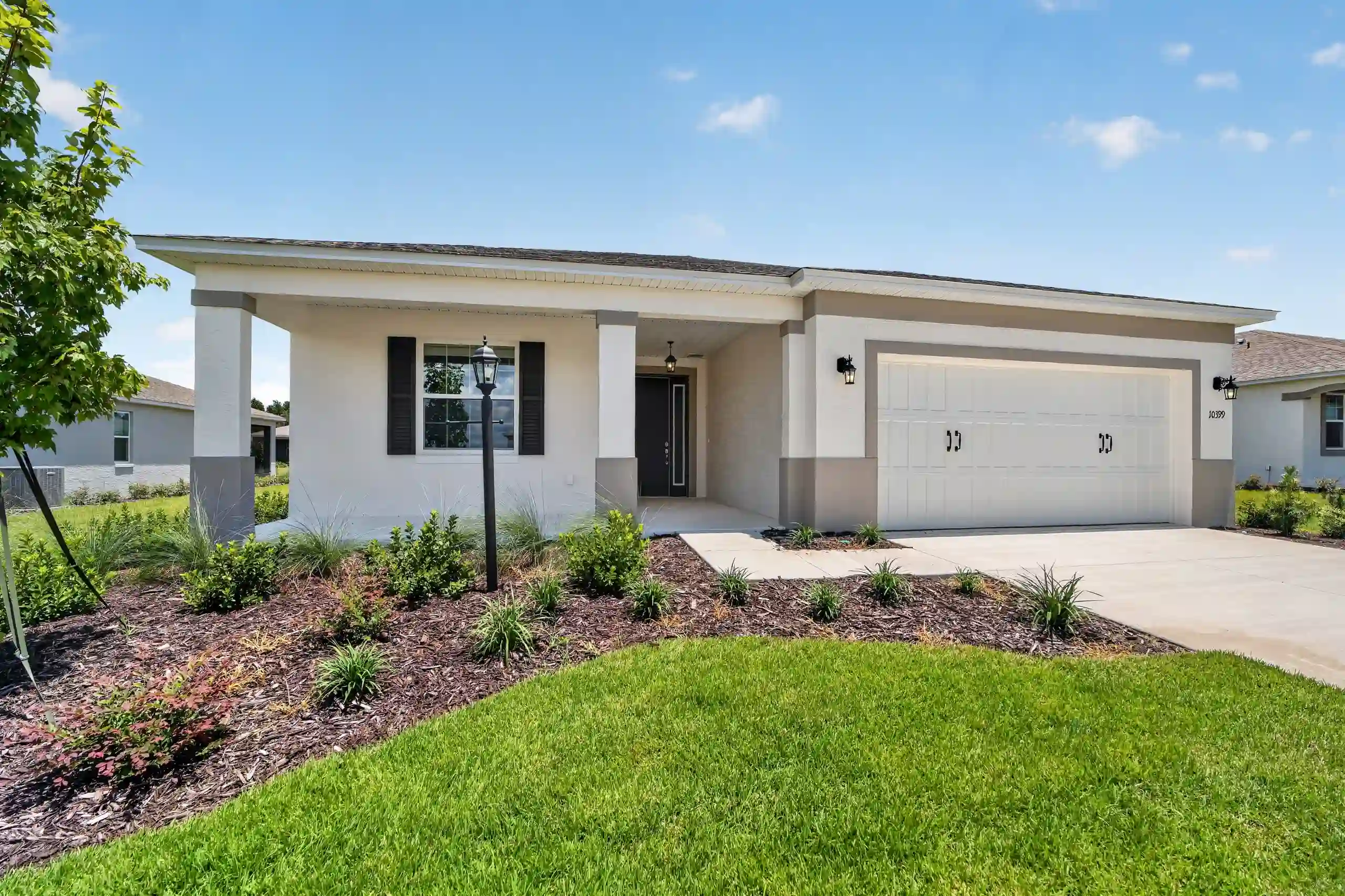 MIR_10399-SW-105th-Terrace_Lot-148_exterior facade 2car garage new build modern house for sale in Ocala FL with stunning open floor, inviting patio and landscaping, in a great retirement community